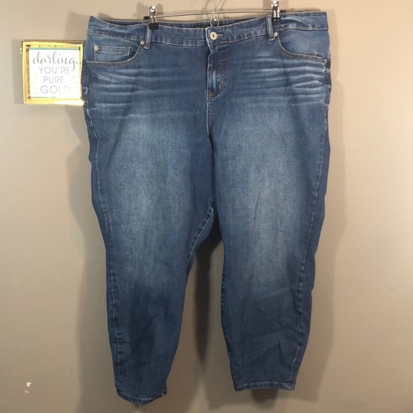 Torrid High Rise Curvy Crop Jeans 26R - Picture 1 of 12